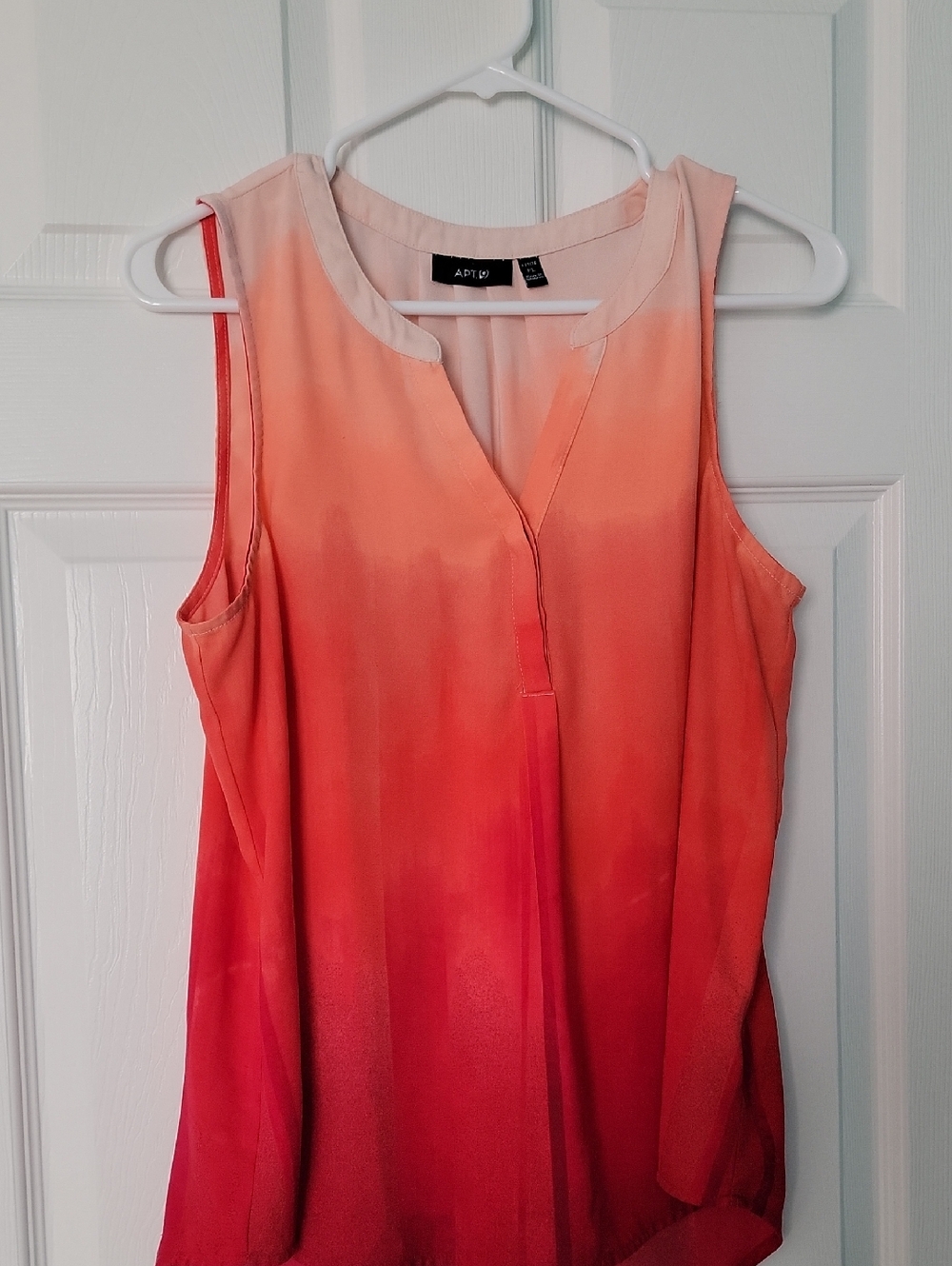 Apt. 9 Ombre Coral to Red Sleeveless V-Neck Tank